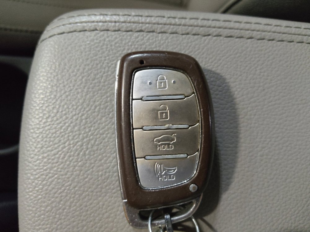 Used 2020 Hyundai Elantra Limited w/ Cargo Package (C1) FWD image 32