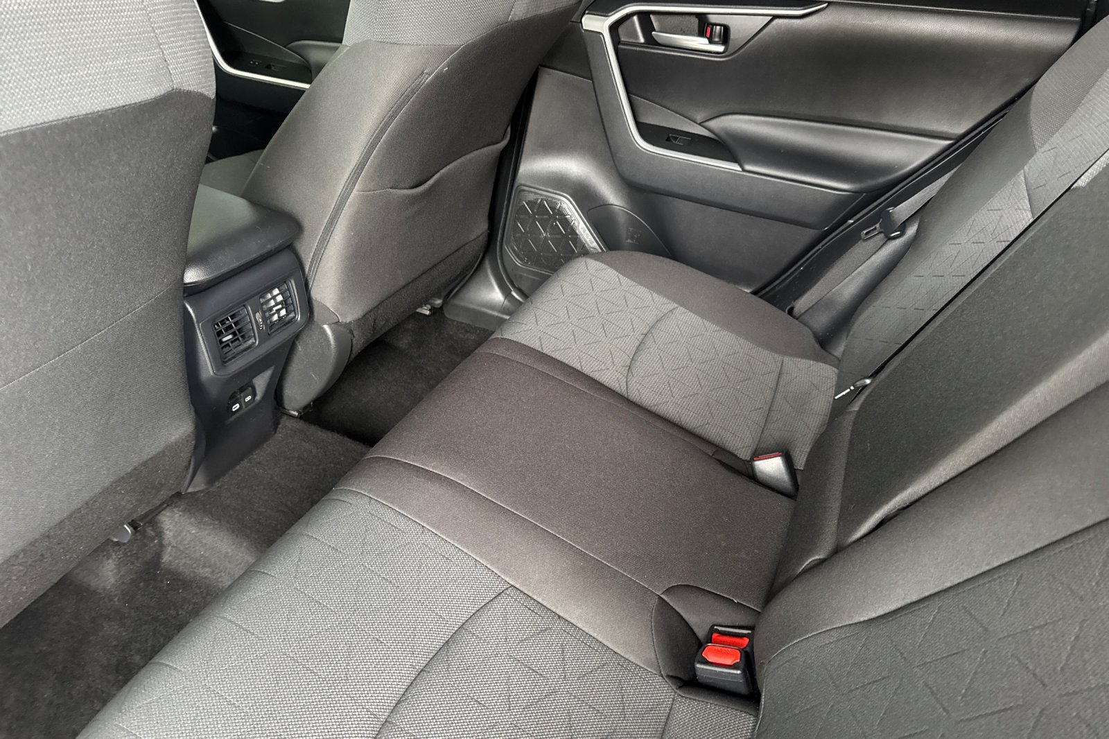 Used 2025 Toyota RAV4 XLE FWD image 12