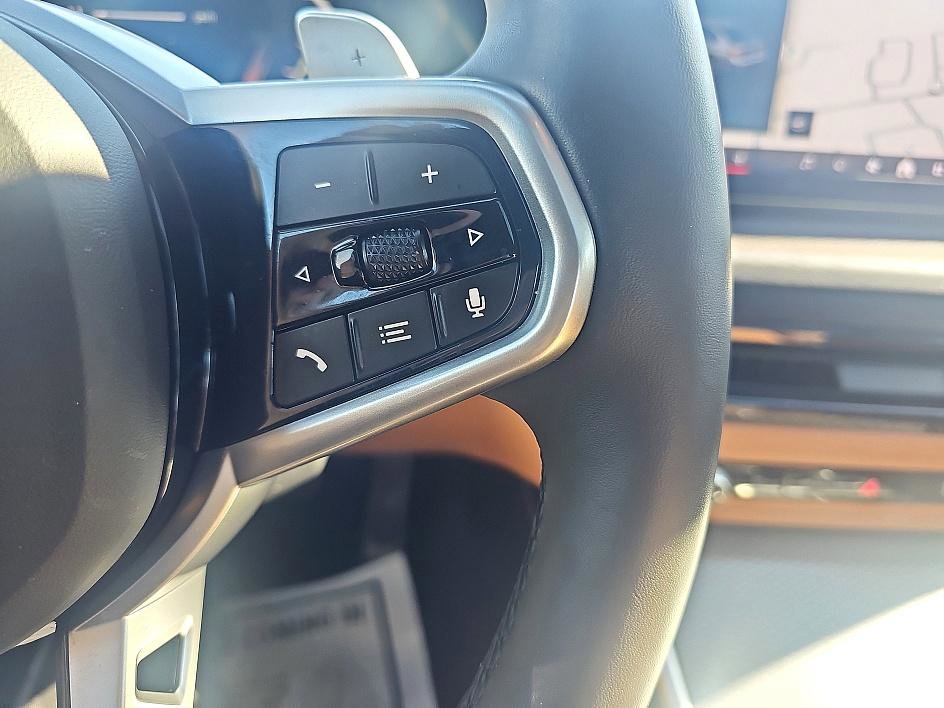 Used 2025 BMW 330i Sedan w/ M Sport Package image 23