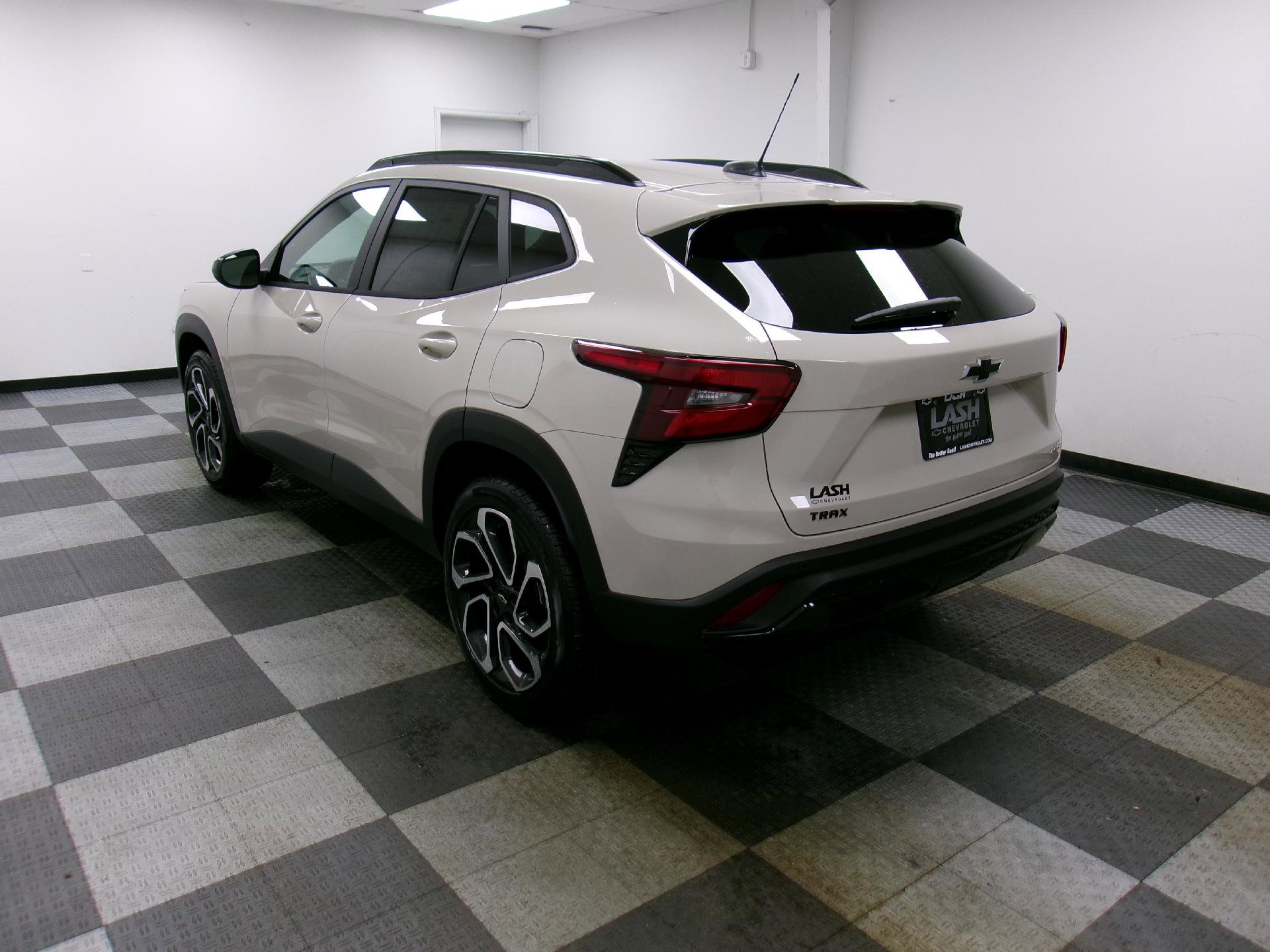 New 2026 Chevrolet Trax RS w/ Driver Confidence Package image 2