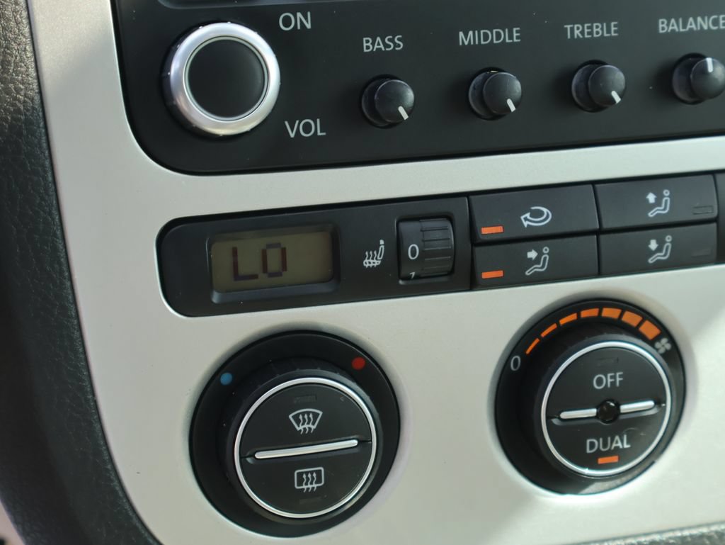 Used 2008 Volkswagen Eos 2.0T FWD image 35