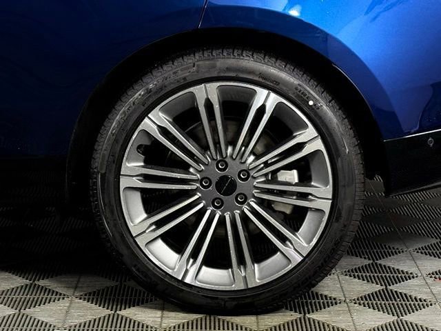New 2026 Land Rover Range Rover Long Wheelbase SE AWD/4WD image 17