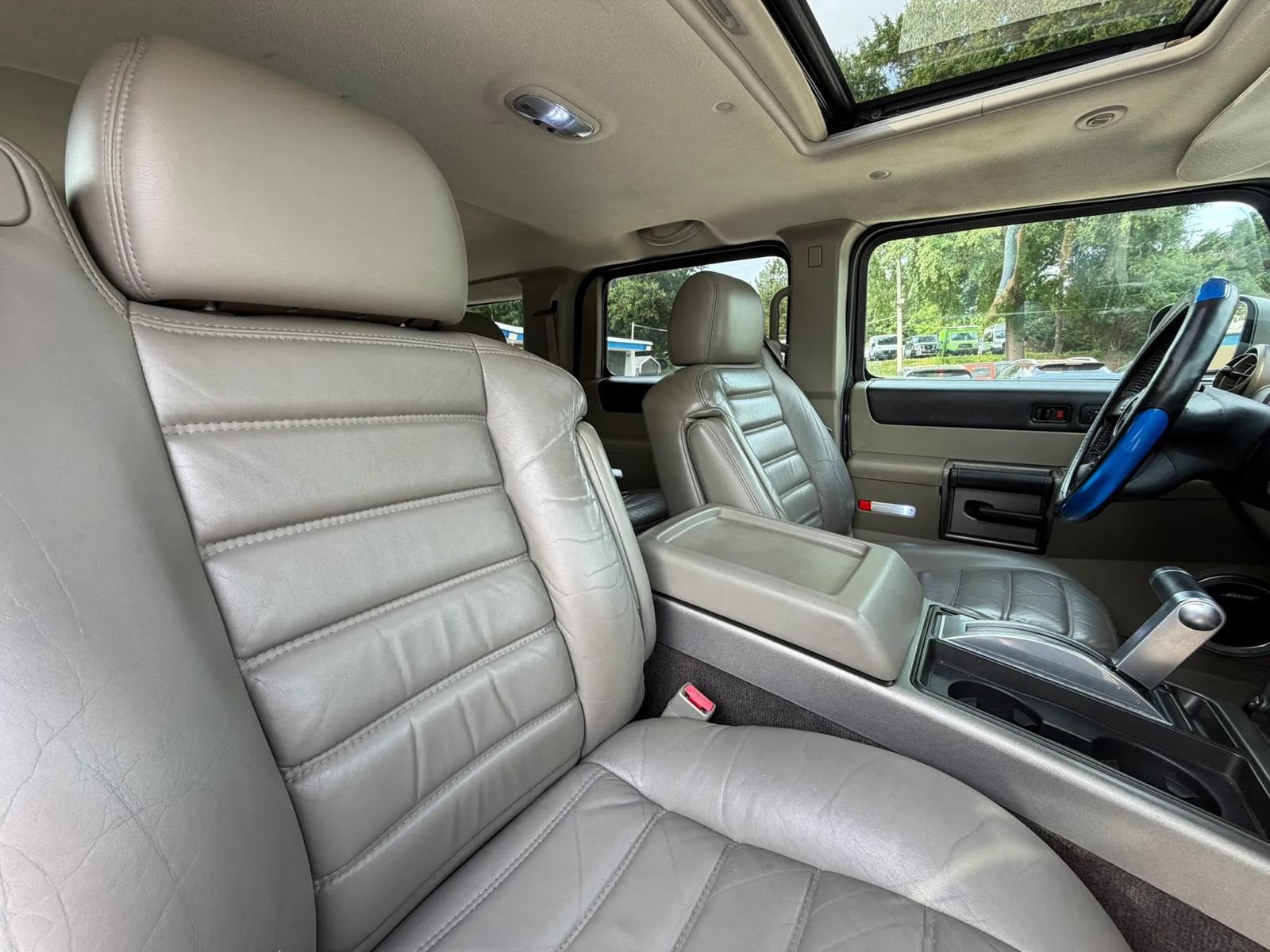 Used 2004 HUMMER H2 SUT w/ Preferred Equipment Group AWD/4WD image 24