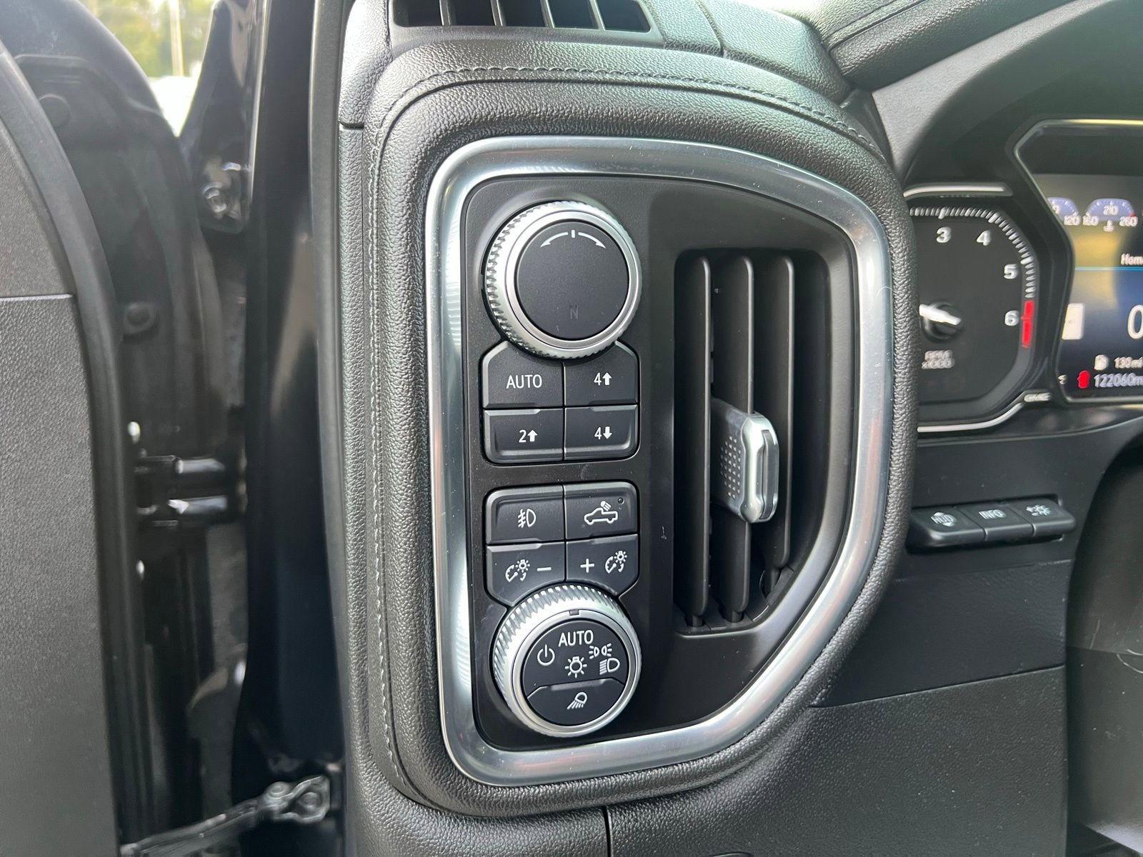 Used 2019 GMC Sierra 1500 Denali w/ Technology Package AWD/4WD image 16