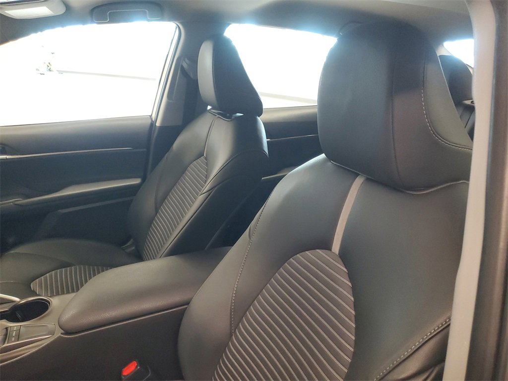 Used 2024 Toyota Camry SE image 18