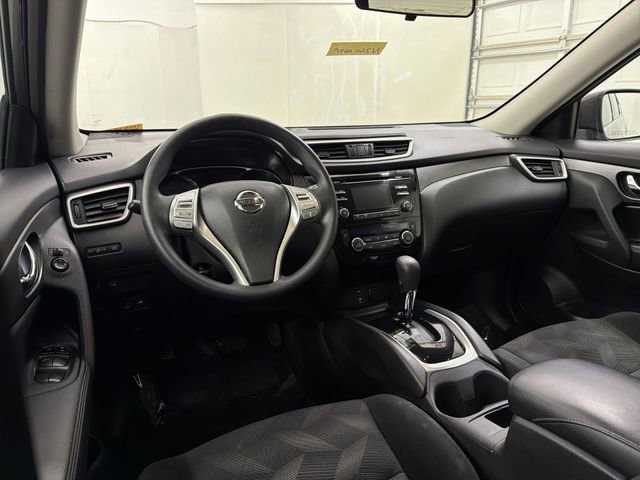 Used 2015 Nissan Rogue SV image 18