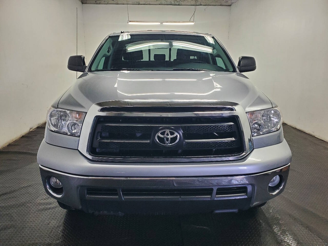 Used 2012 Toyota Tundra 4x4 Double Cab w/ SR5 Pkg image 2
