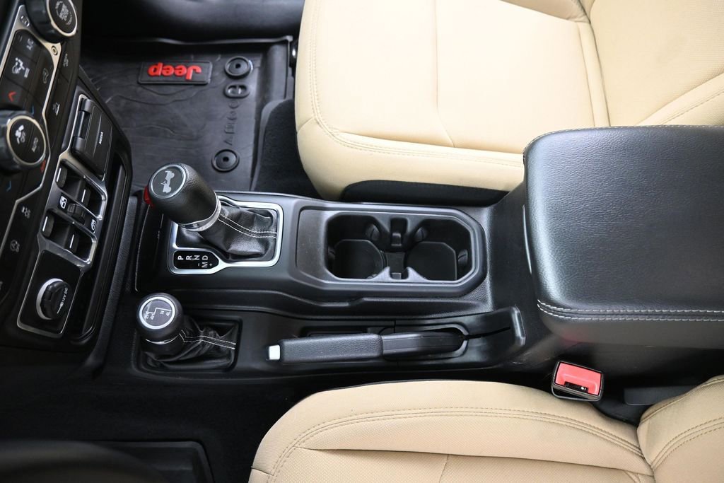 Used 2021 Jeep Wrangler Unlimited Sahara AWD/4WD image 14