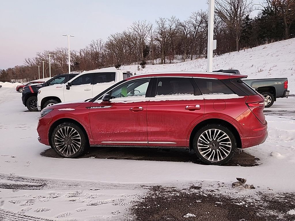 Used 2021 Lincoln Corsair Reserve w/ Sport Package image 2