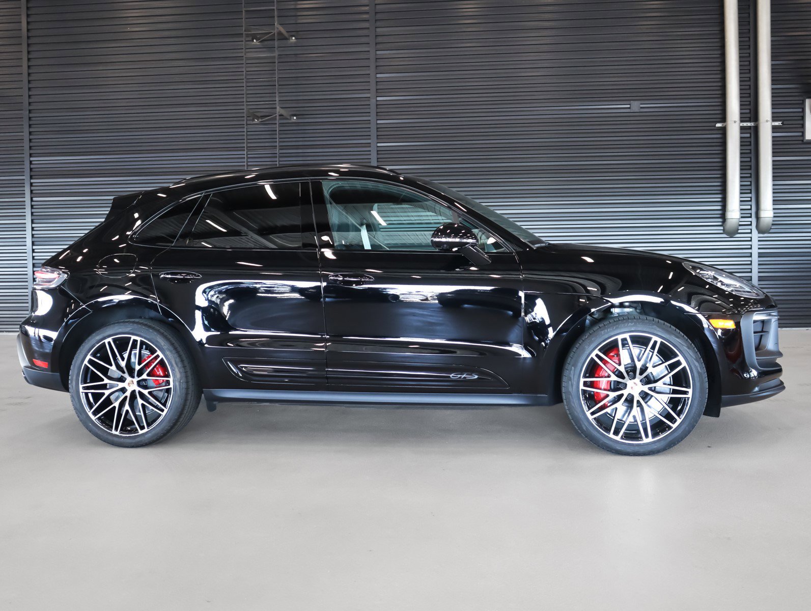 Certified 2025 Porsche Macan GTS image 11