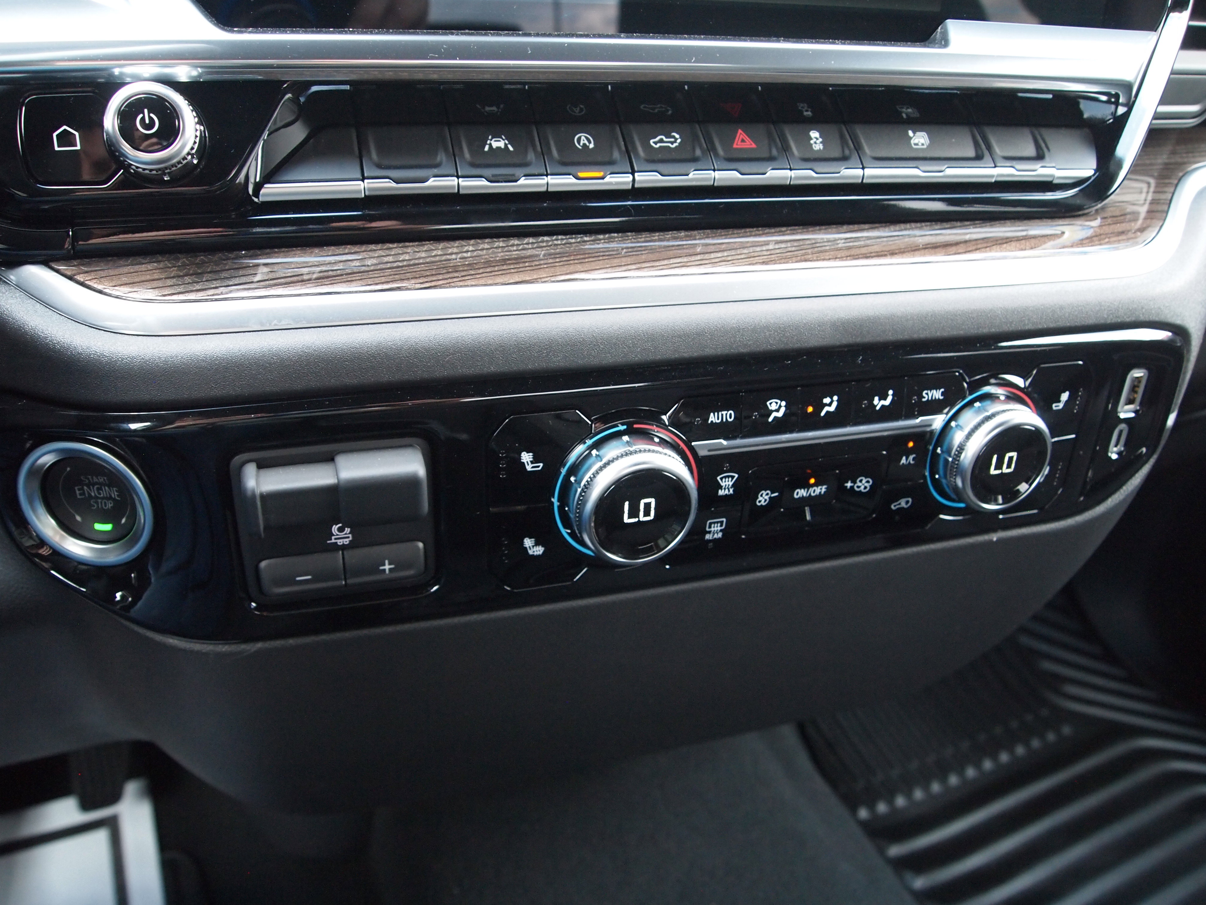 Used 2025 GMC Sierra 1500 Elevation image 17