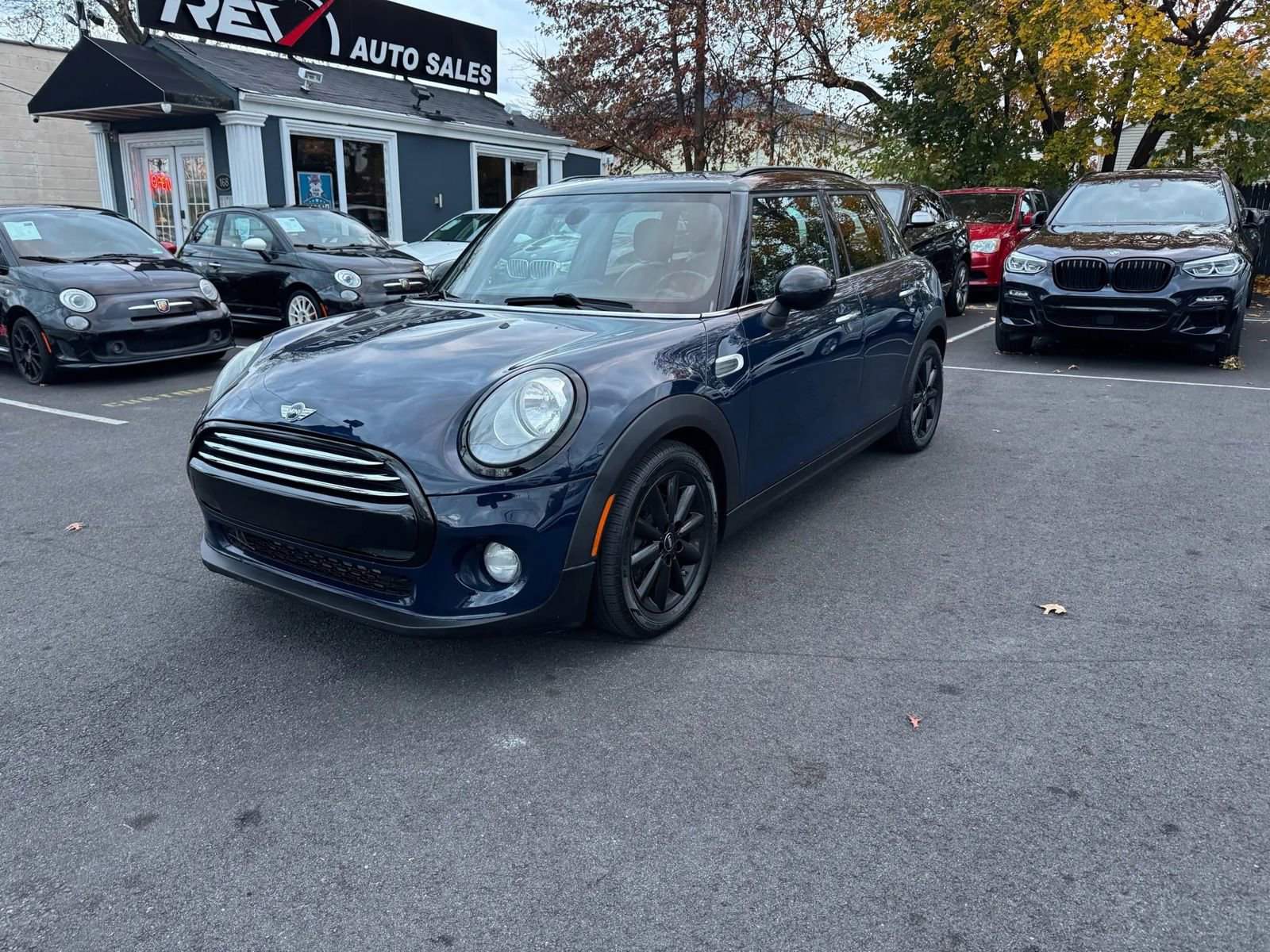 Used 2015 MINI Cooper 4-Door Hardtop image 2
