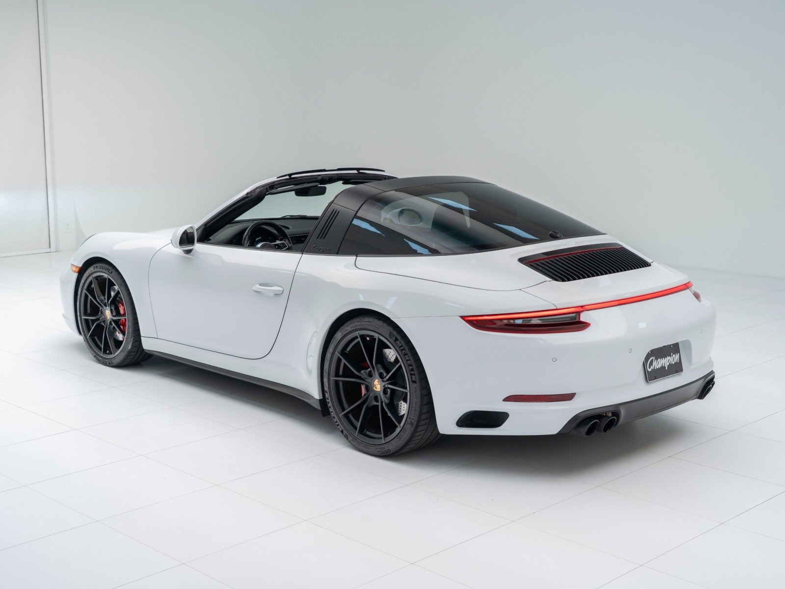 Certified 2019 Porsche 911 Targa 4S AWD/4WD image 3