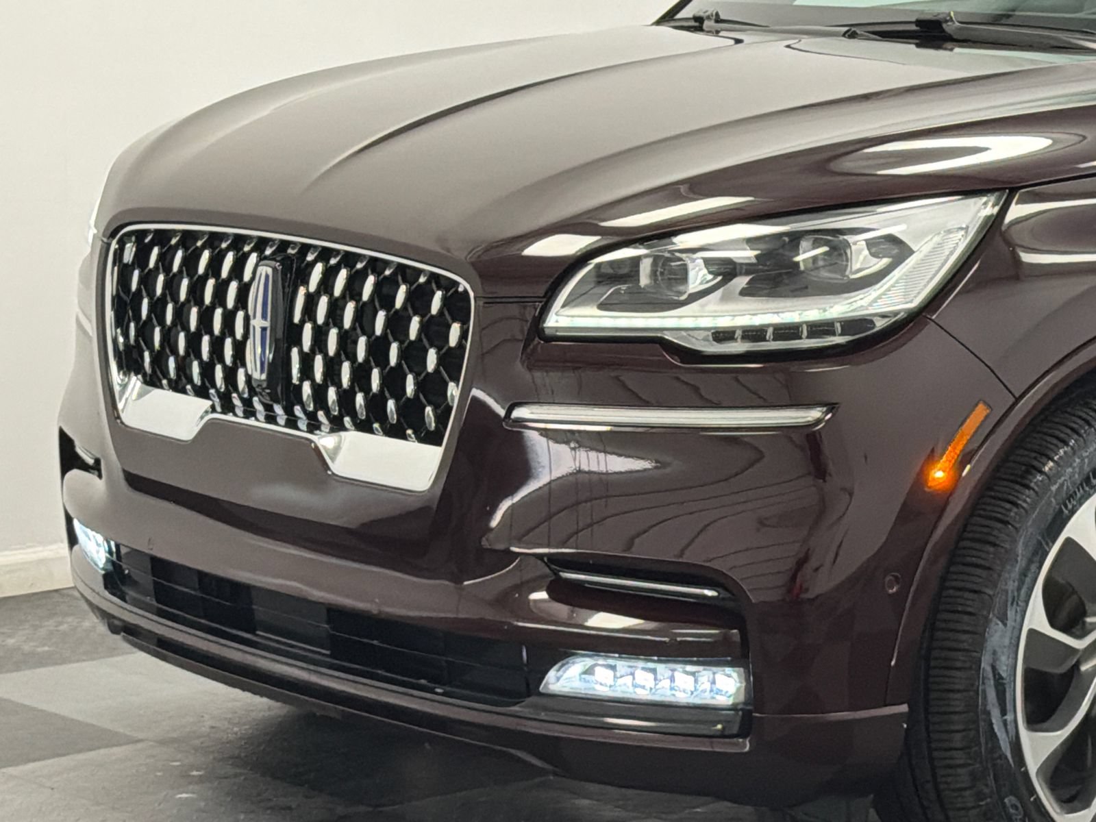 Used 2023 Lincoln Aviator Grand Touring w/ Equipment Group 301A AWD/4WD image 2