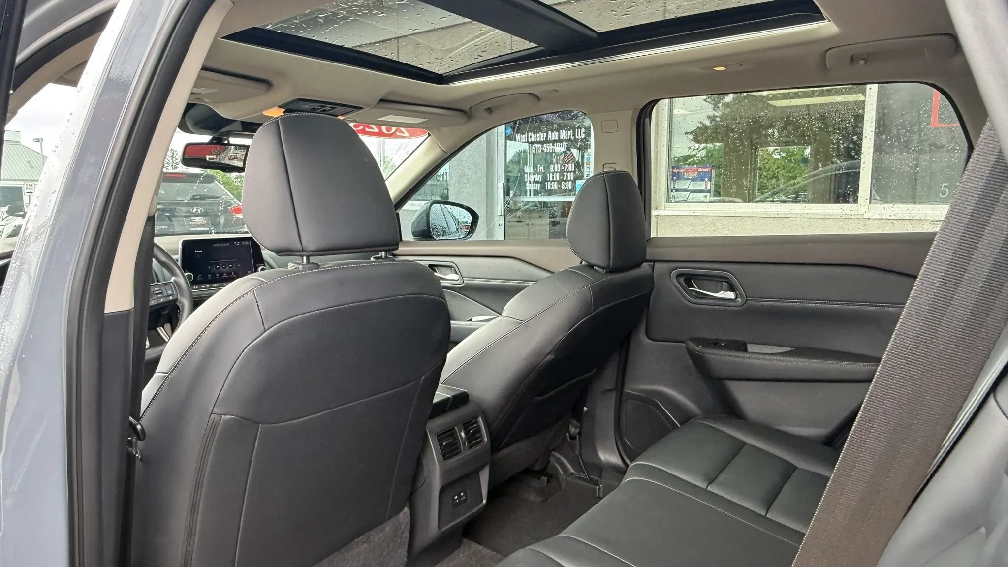 Used 2023 Nissan Rogue SL AWD/4WD image 11