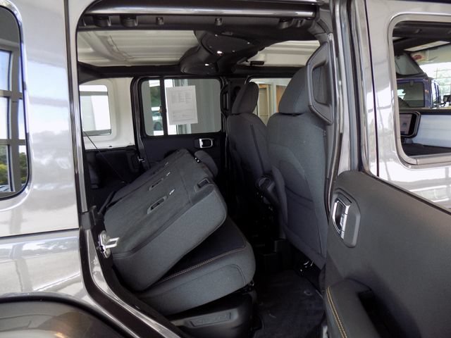 Certified 2025 Jeep Wrangler Unlimited Sahara AWD/4WD image 33