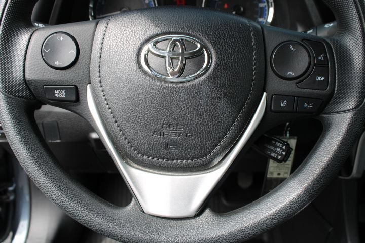 Certified 2018 Toyota Corolla LE FWD image 13