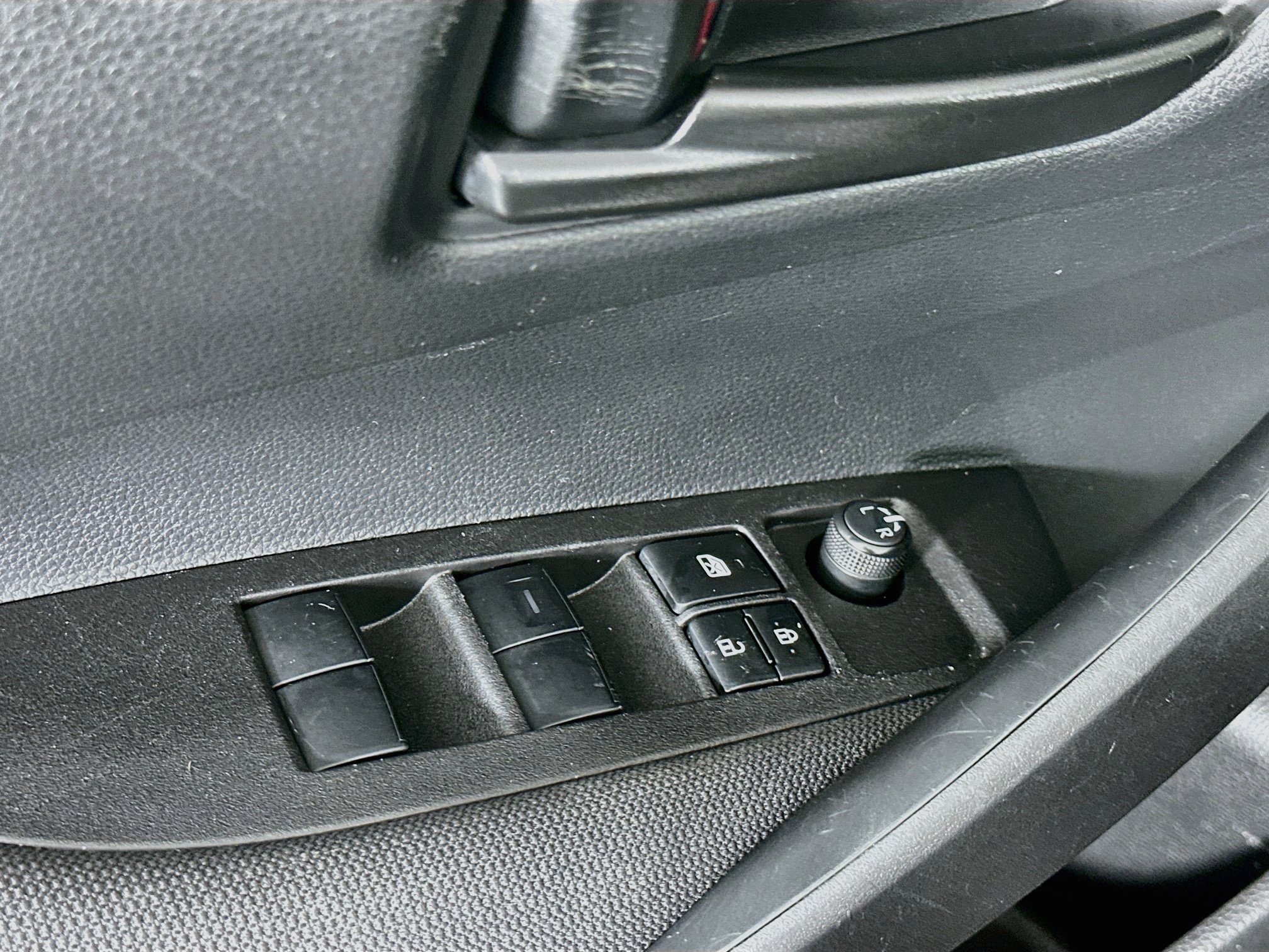 Used 2025 Toyota Corolla LE FWD image 15
