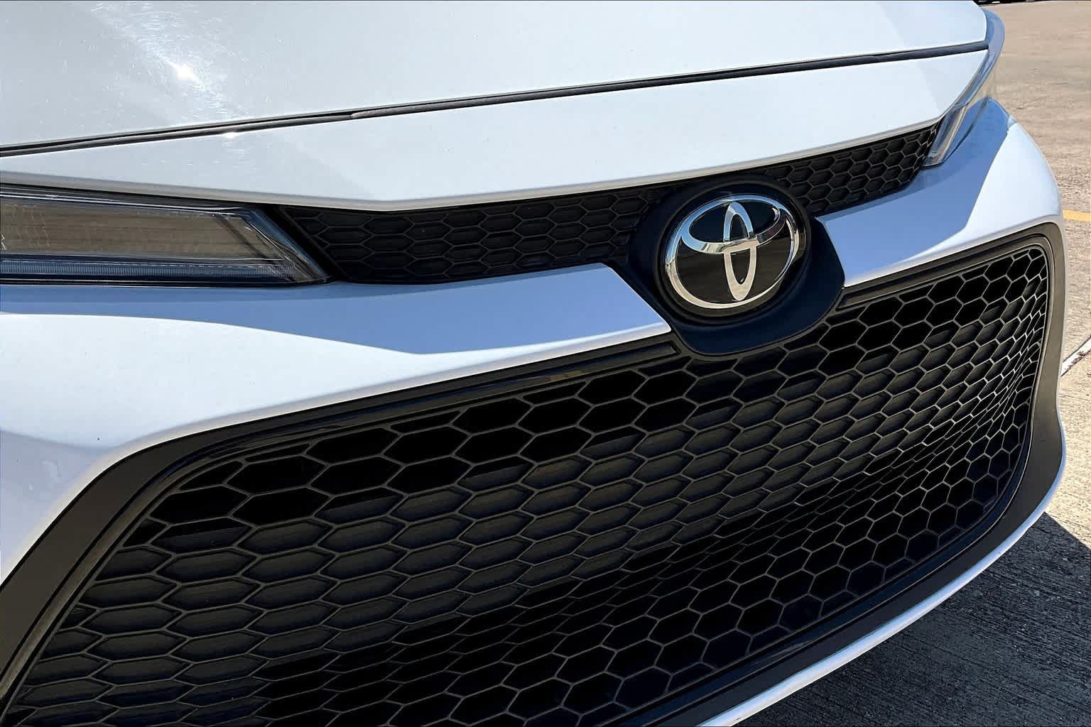 Used 2021 Toyota Corolla LE FWD image 30