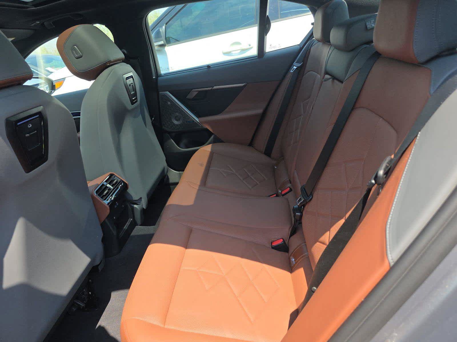 Used 2025 BMW i5 xDrive40 w/ Executive Package AWD/4WD image 10