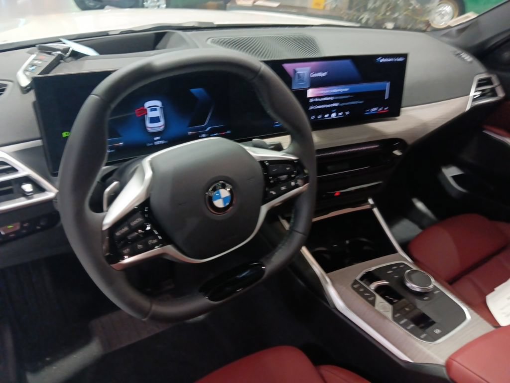 Used 2025 BMW 330i xDrive Sedan w/ Premium Package AWD/4WD image 4