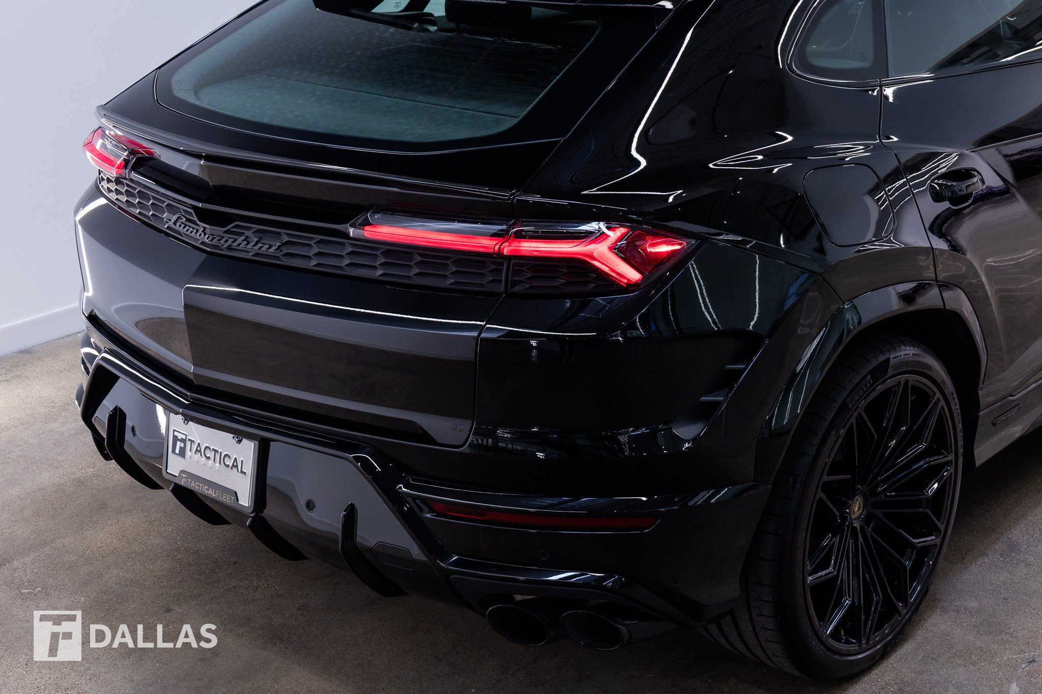 Used 2026 Lamborghini Urus SE AWD/4WD image 15