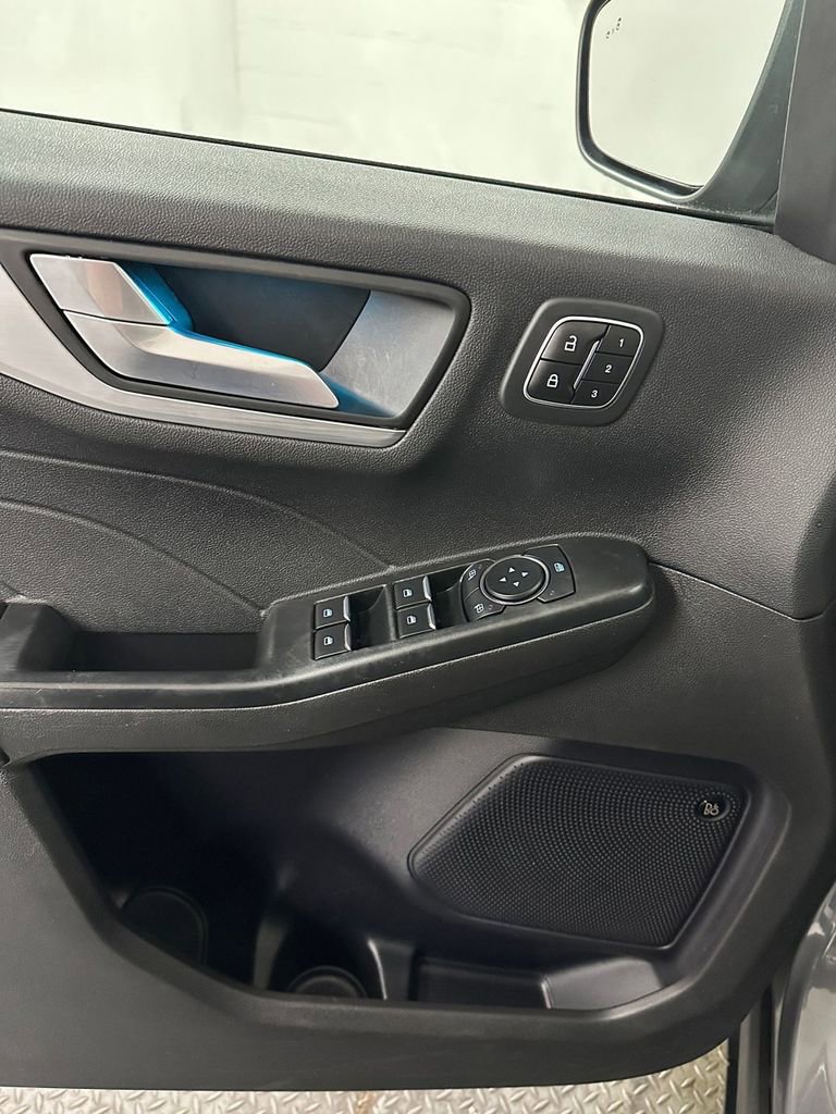 Used 2023 Ford Escape Platinum w/ Premium Technology Package image 9