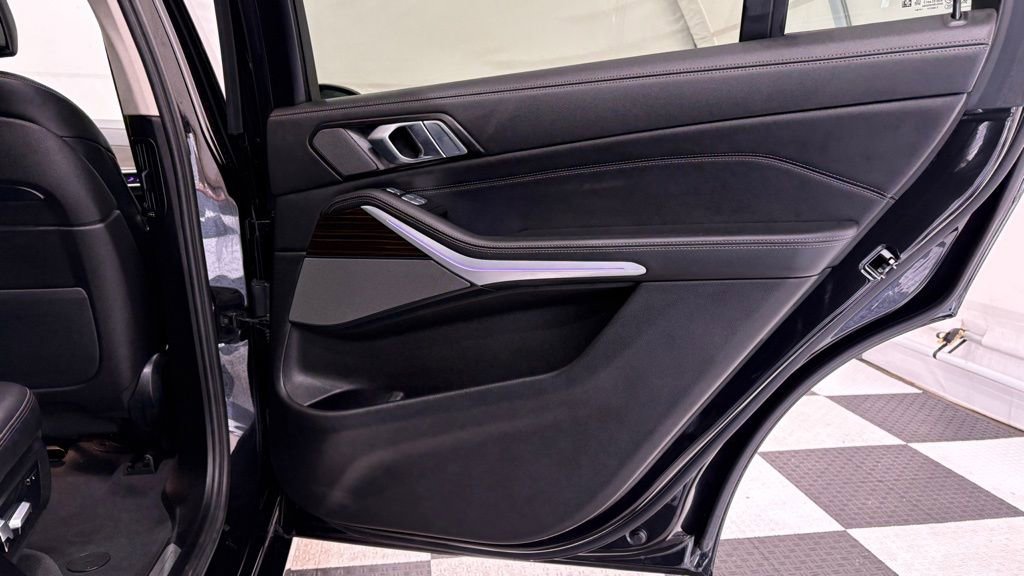 Used 2023 BMW X7 xDrive40i image 32