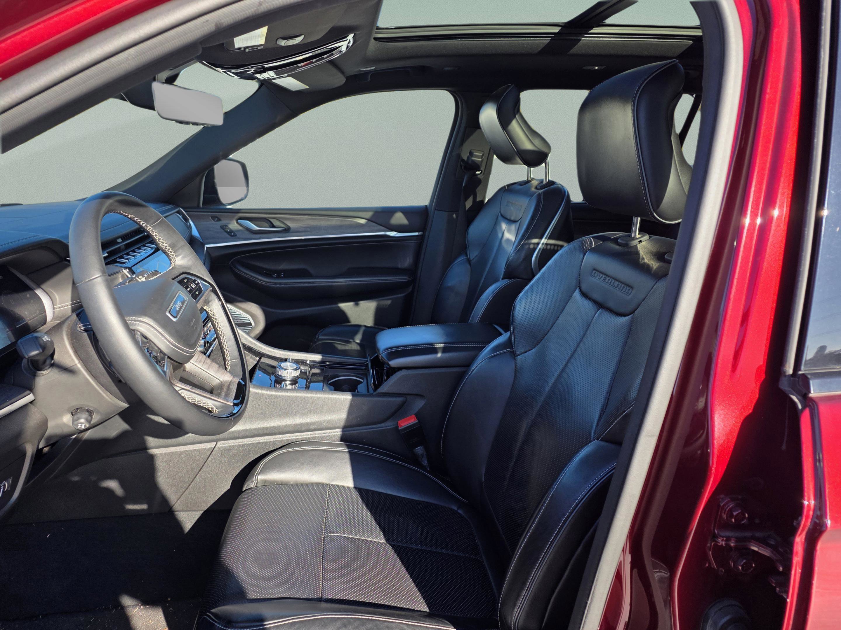 Used 2022 Jeep Grand Cherokee L Overland w/ Advanced Protech Group III image 11