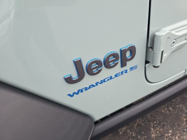 Used 2023 Jeep Wrangler Unlimited Rubicon 4xe w/ Cold Weather Group AWD/4WD image 13