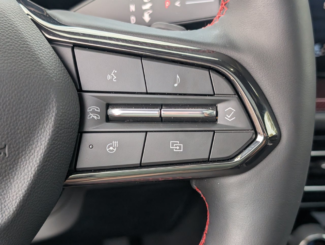 Used 2026 Chevrolet Traverse RS w/ LPO, Floor Liner Package FWD image 21