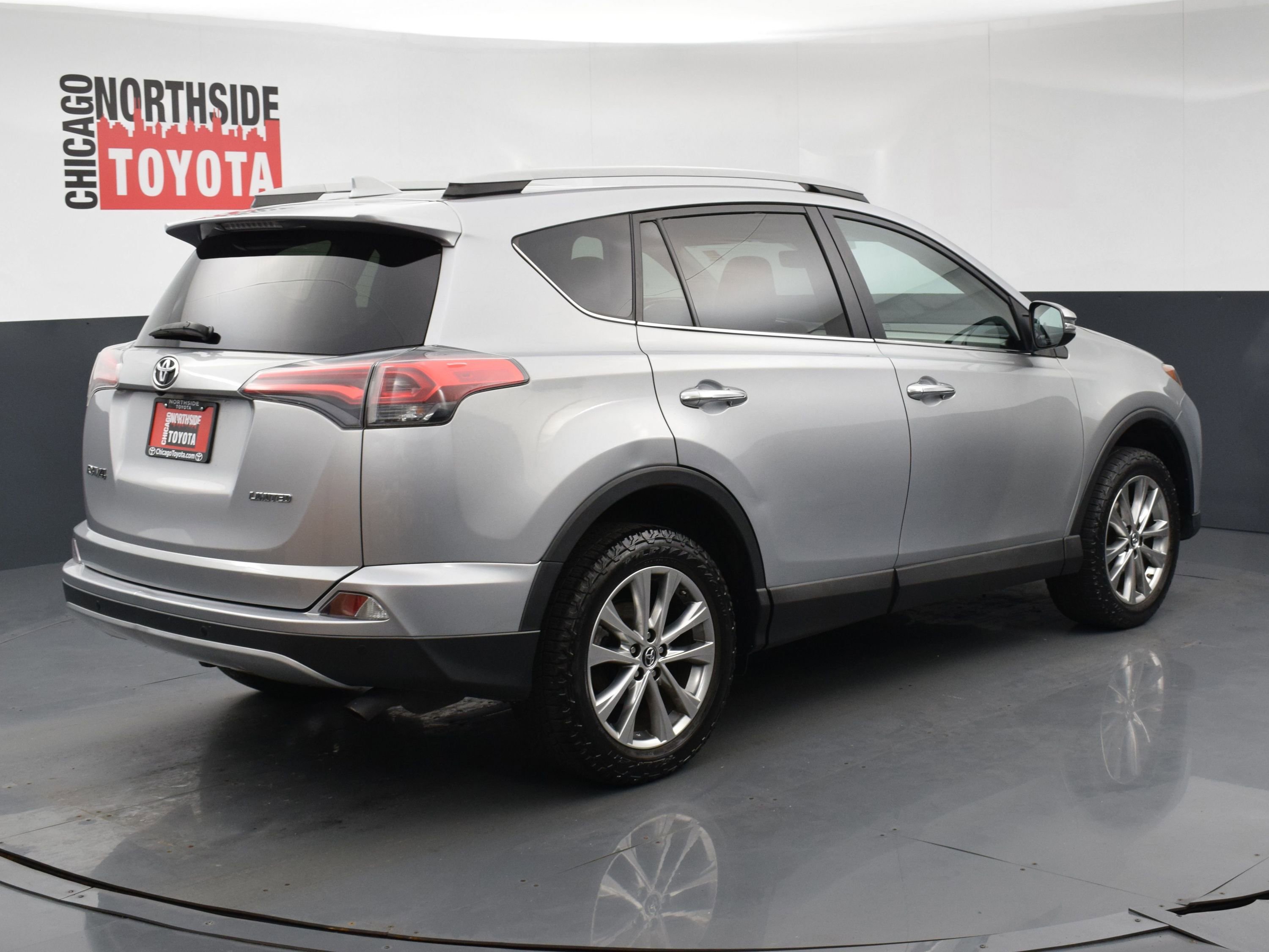 Used 2017 Toyota RAV4 Limited FWD image 4