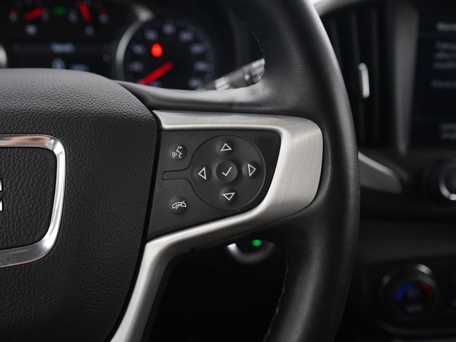 Used 2024 GMC Terrain SLT w/ Elevation Edition image 26