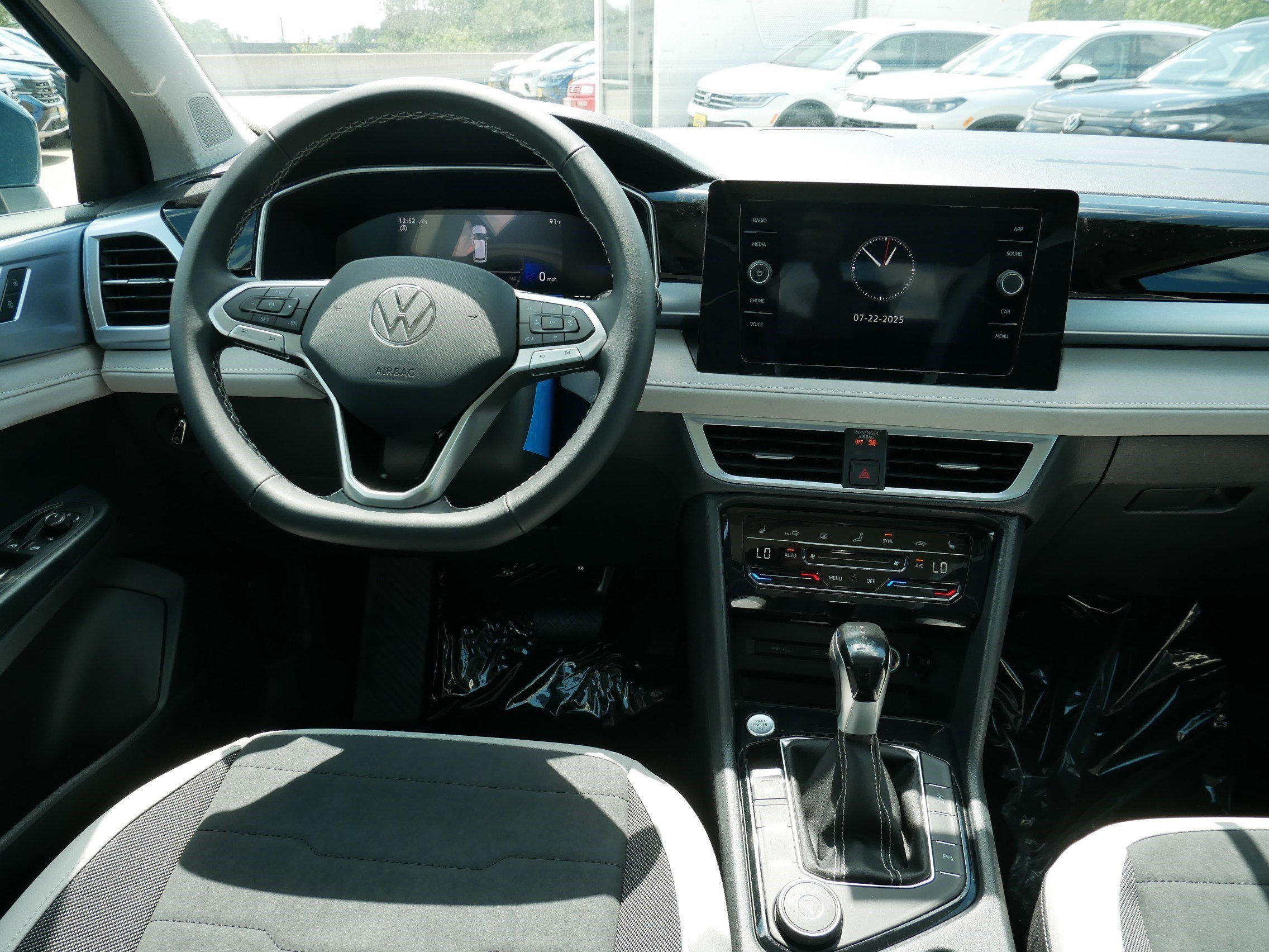 New 2026 Volkswagen Taos SE AWD/4WD image 9
