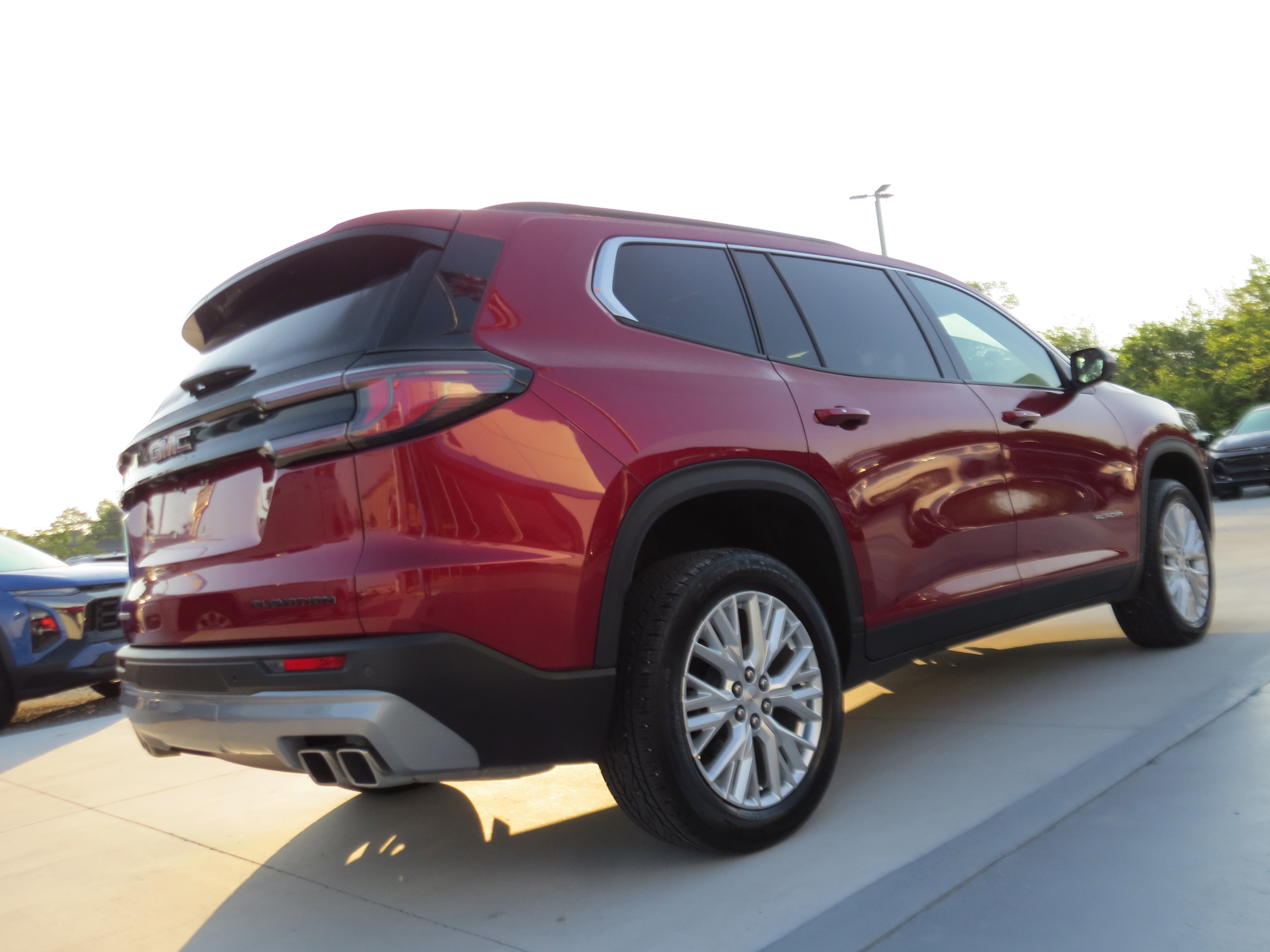 Used 2024 GMC Acadia Elevation image 5