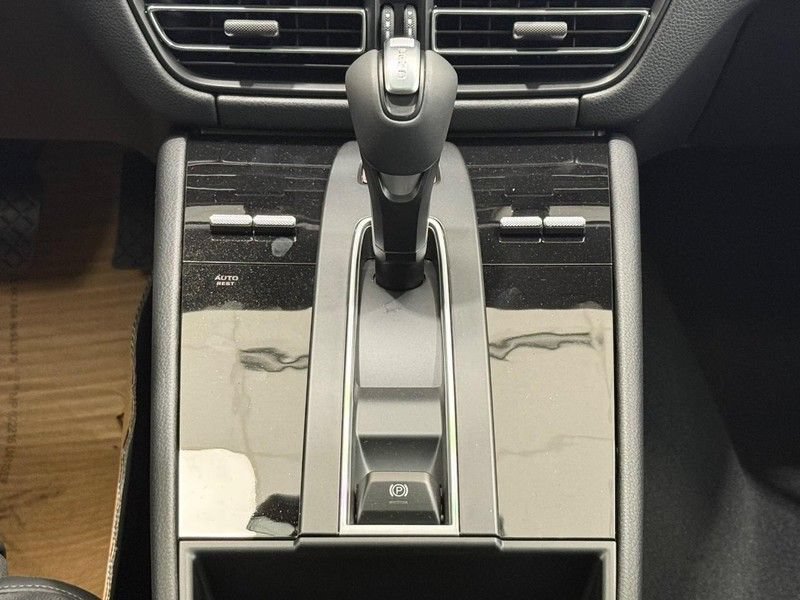 New 2026 Porsche Macan AWD/4WD image 16