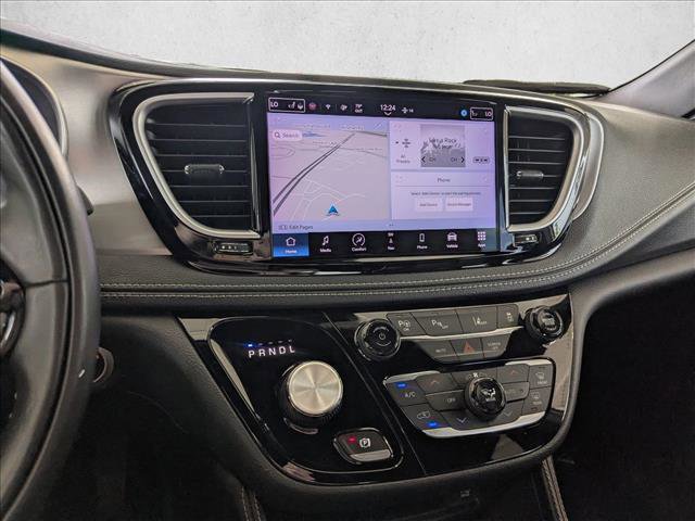 Used 2022 Chrysler Pacifica Limited w/ Uconnect Theater Family Group FWD image 14