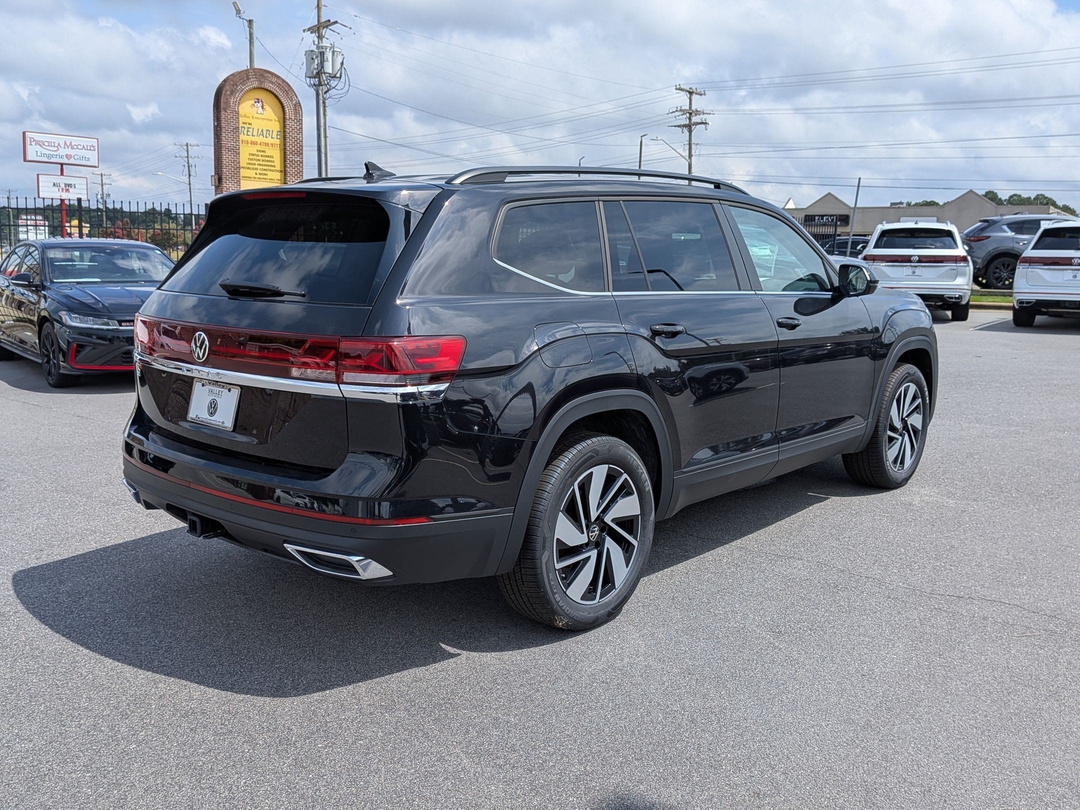 New 2026 Volkswagen Atlas SE FWD image 3