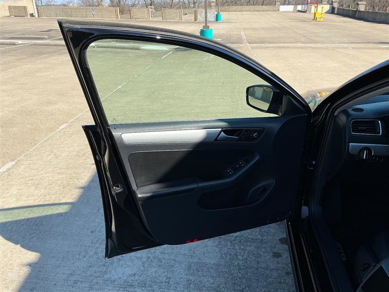 Used 2014 Volkswagen Jetta SE FWD image 24