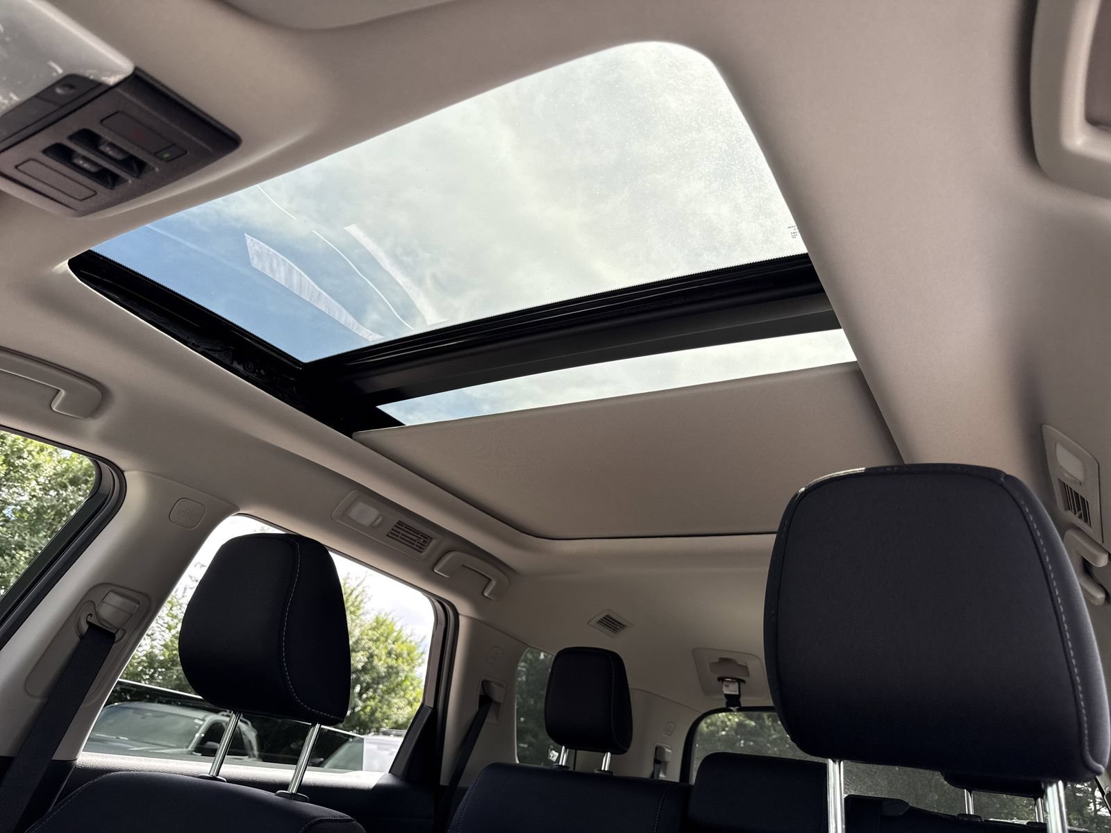 New 2026 Nissan Pathfinder SV w/ SV Premium Package FWD image 6