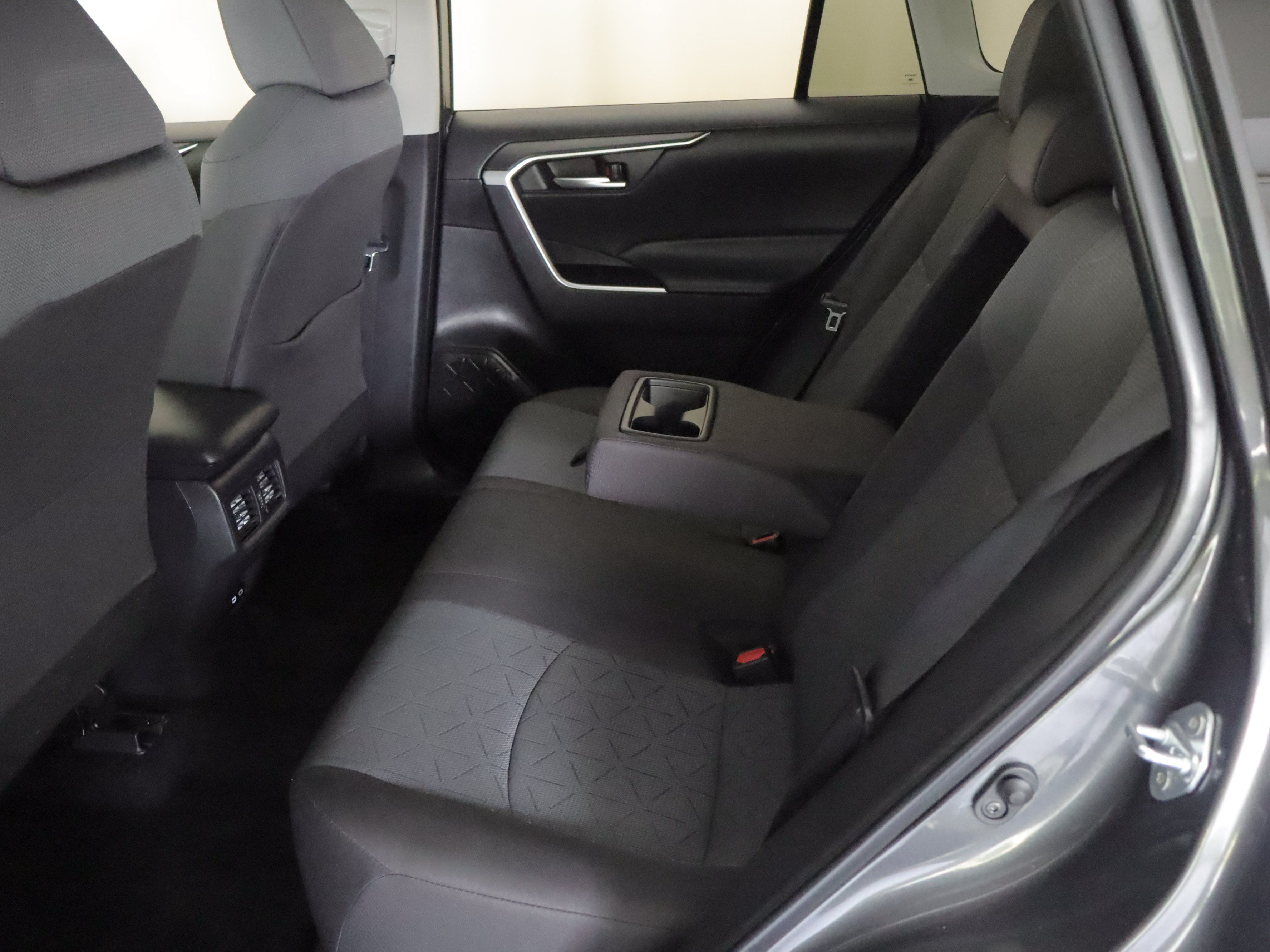 Used 2025 Toyota RAV4 XLE AWD/4WD image 9