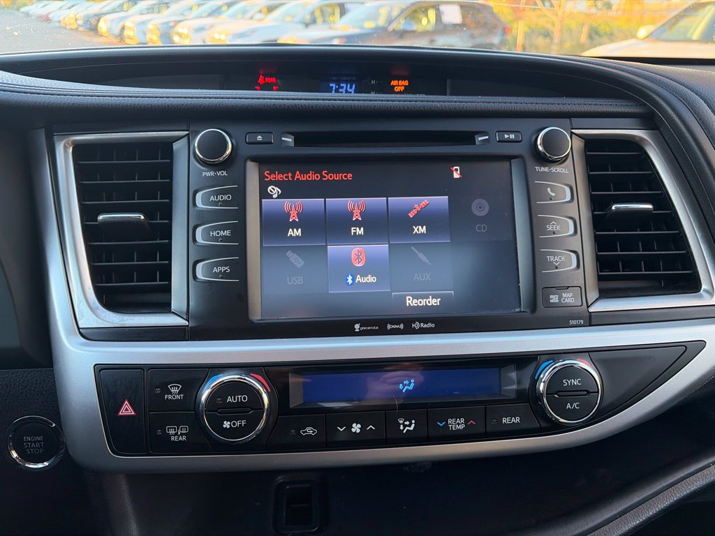 Used 2018 Toyota Highlander SE w/ Carpet Mat Package (TMS) AWD/4WD image 31