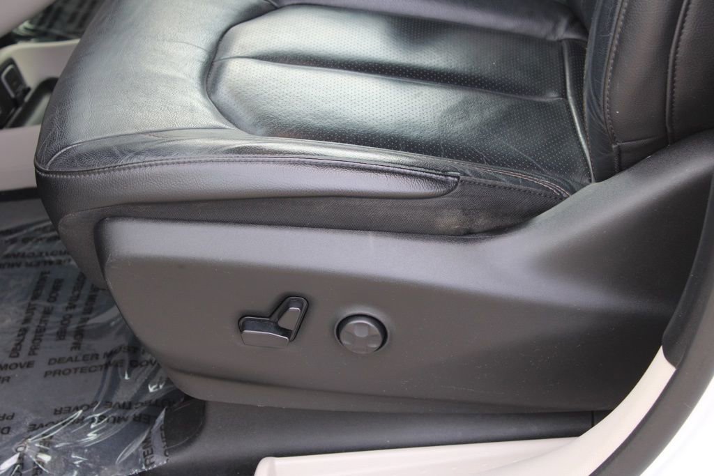 Used 2019 Chrysler Pacifica Touring-L image 18