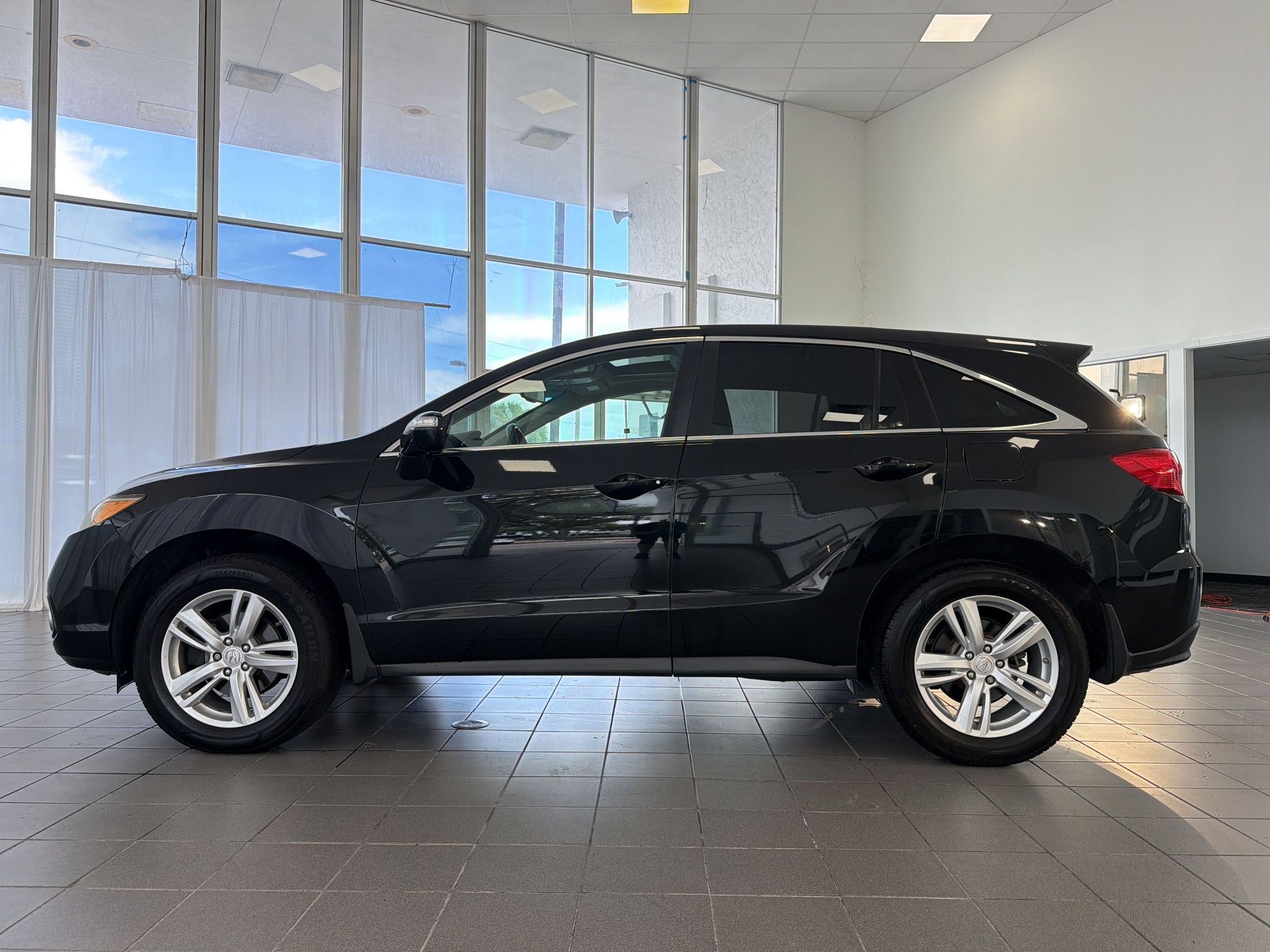 Used 2015 Acura RDX FWD w/ Technology Package image 2