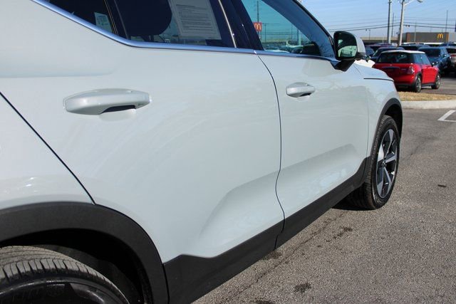 Used 2025 Volvo XC40 B5 Plus image 50