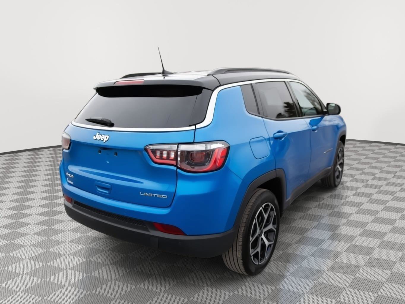 Used 2025 Jeep Compass Limited image 5