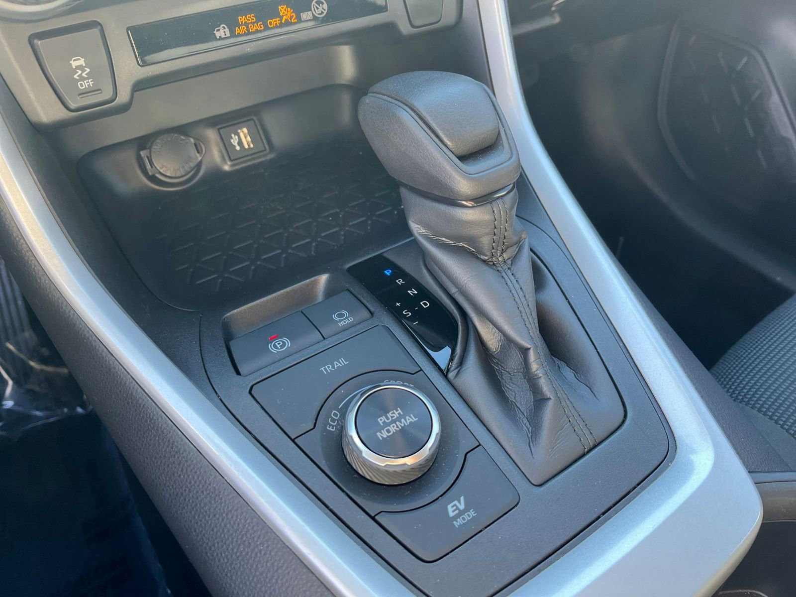 Used 2025 Toyota RAV4 LE image 35