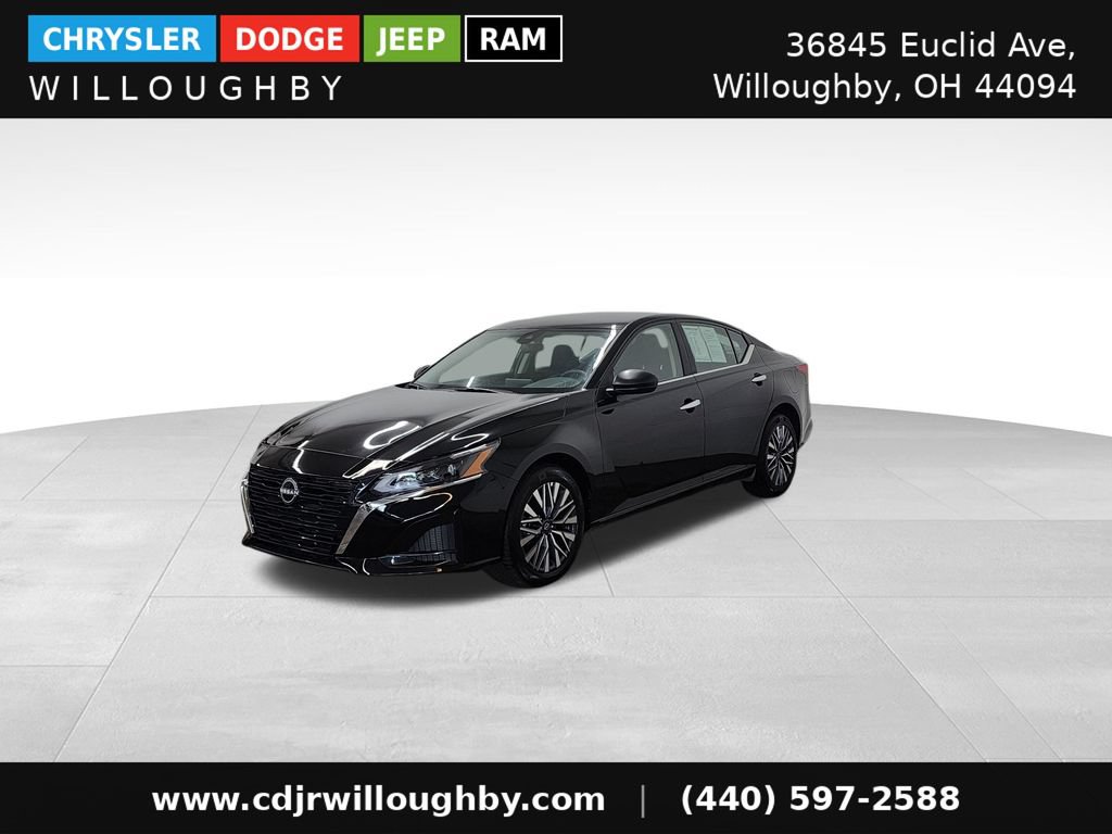 Used 2025 Nissan Altima 2.5 SV AWD/4WD image 1