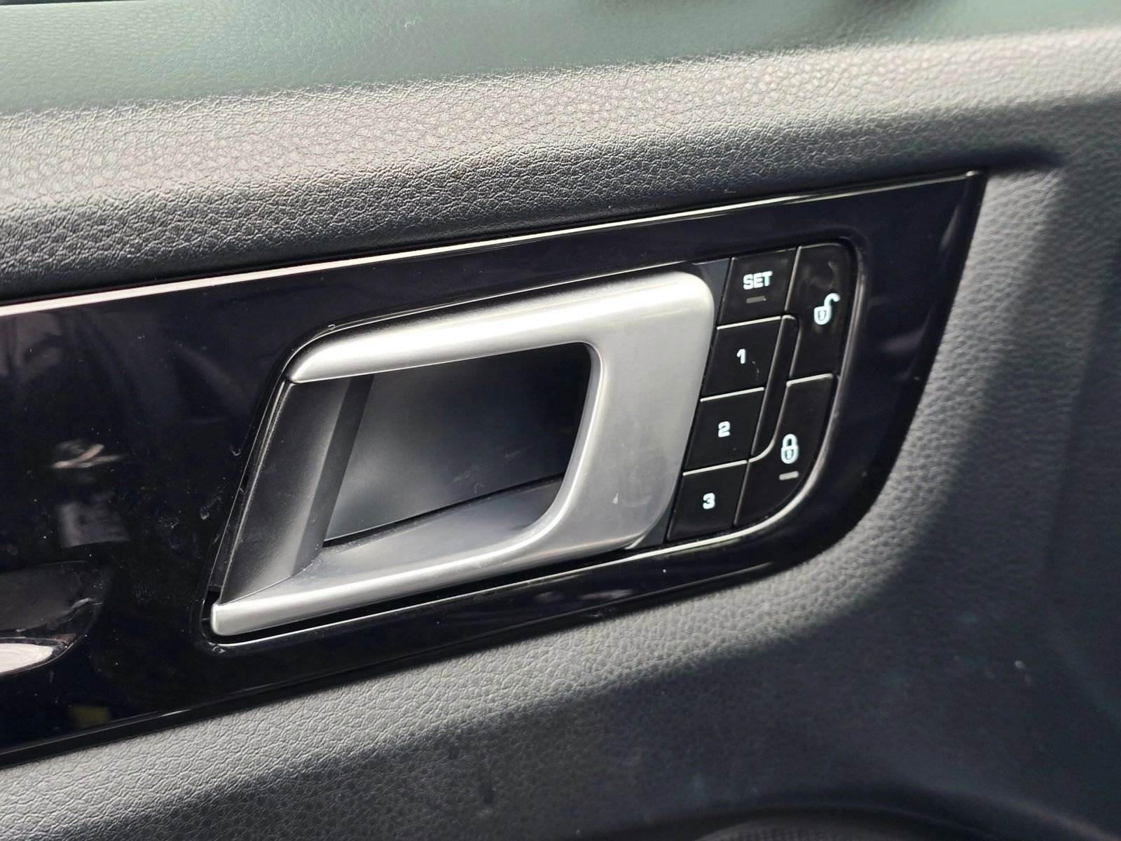 Used 2019 Porsche Cayenne image 22