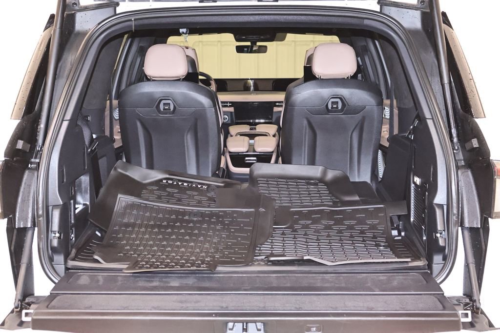 Used 2025 Lincoln Navigator Black Label image 45